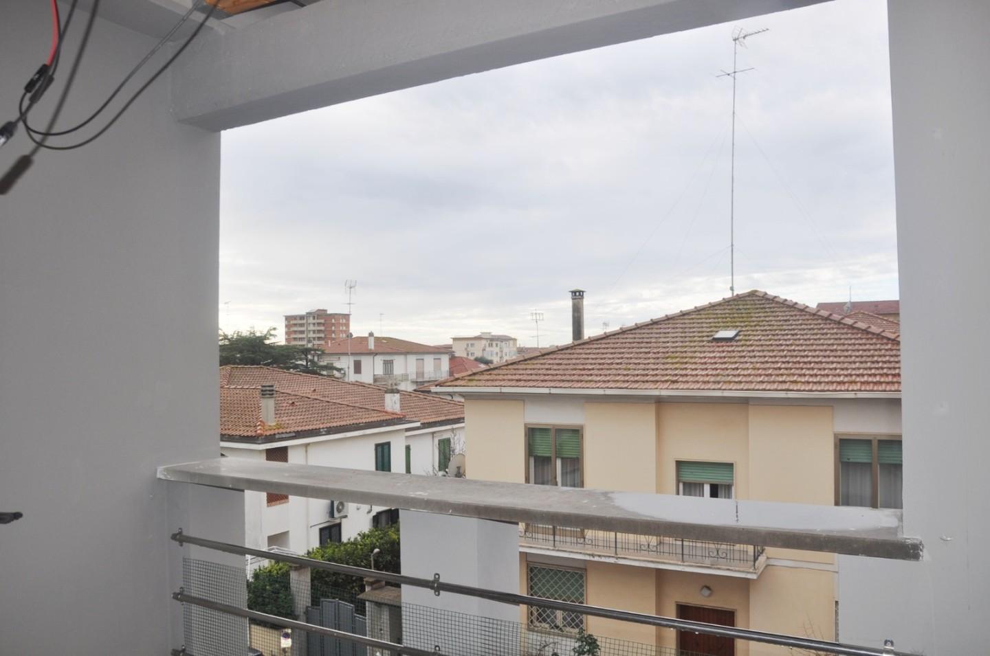 Casa indipendente con giardino a Cecina