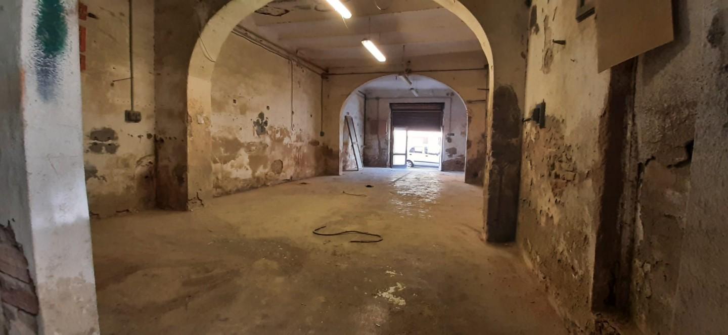 Locale commerciale da ristrutturare a Cecina