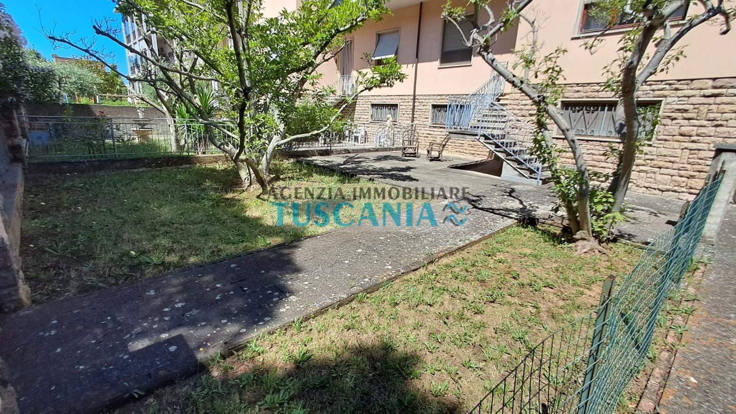 Villa Bifamiliare con giardino, Cecina marina