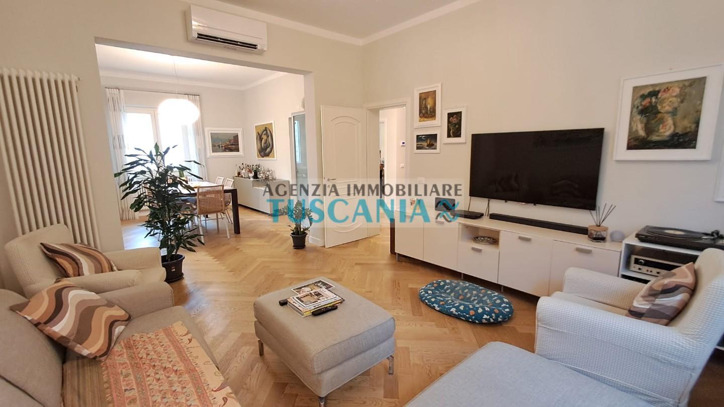Casa indipendente con giardino a Cecina