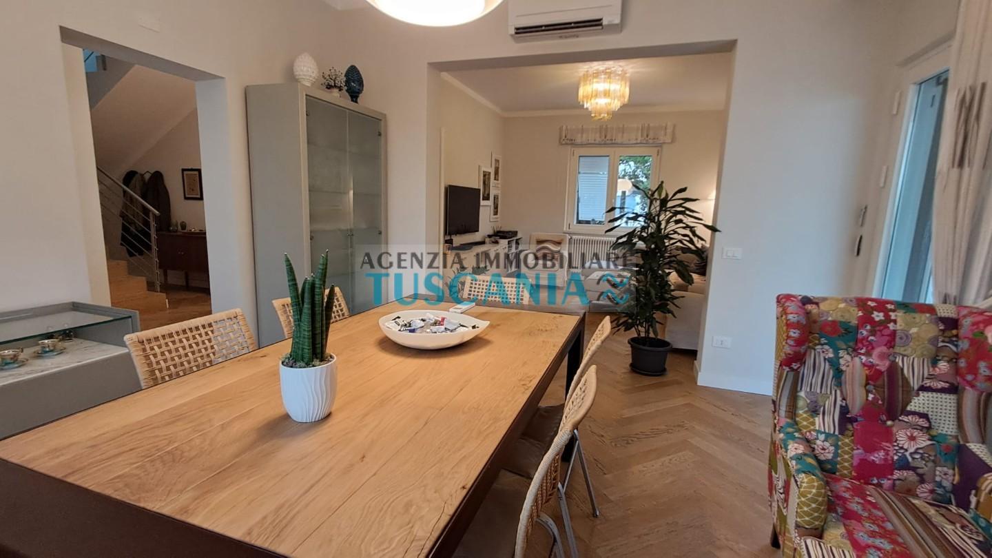 Casa indipendente con giardino a Cecina