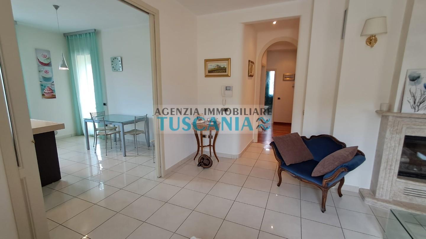 Villa Trifamiliari con terrazzo, Cecina marina