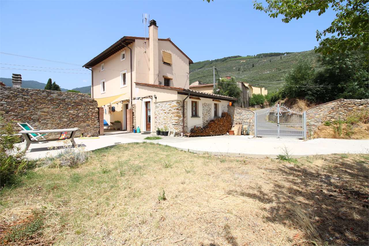 Rustico con giardino a Buti