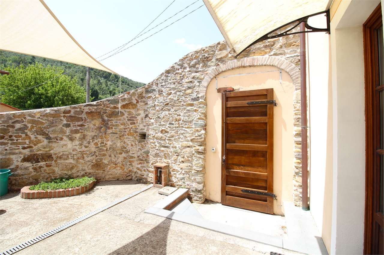 Rustico con giardino a Buti