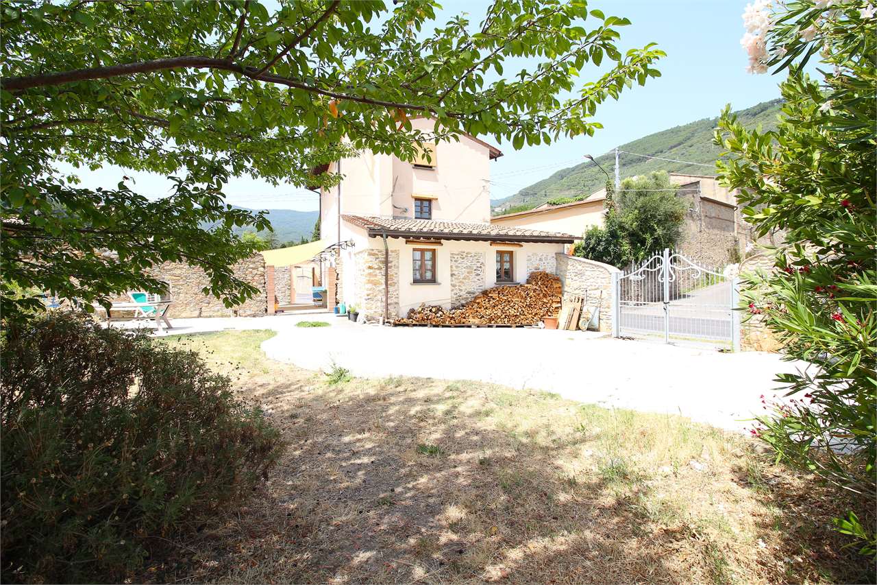 Rustico con giardino a Buti
