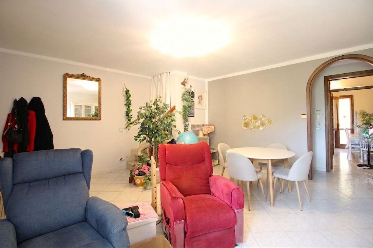 Villa con giardino, Buti cascine