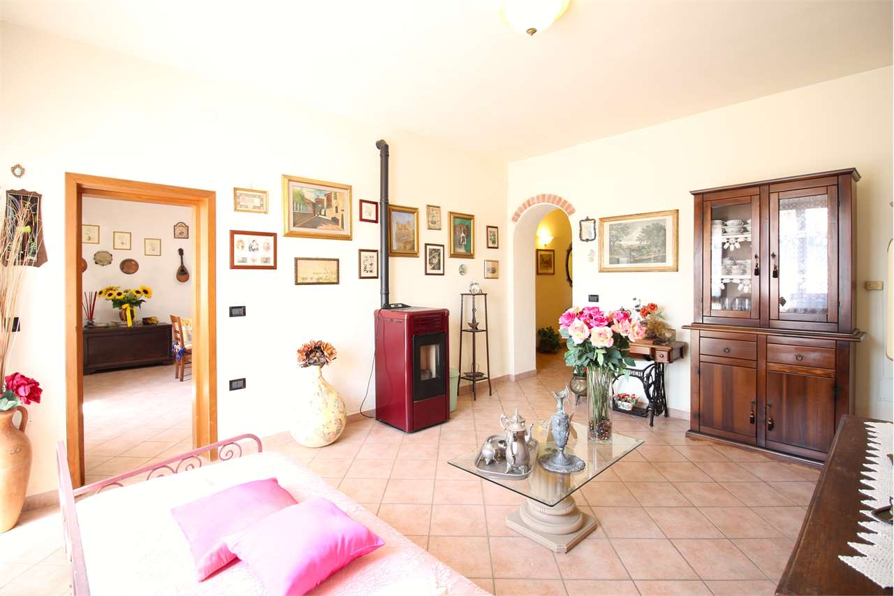 Casa indipendente con giardino, Buti cascine
