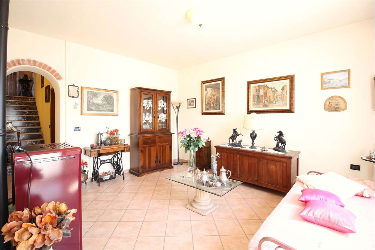 Casa indipendente con giardino, Buti cascine