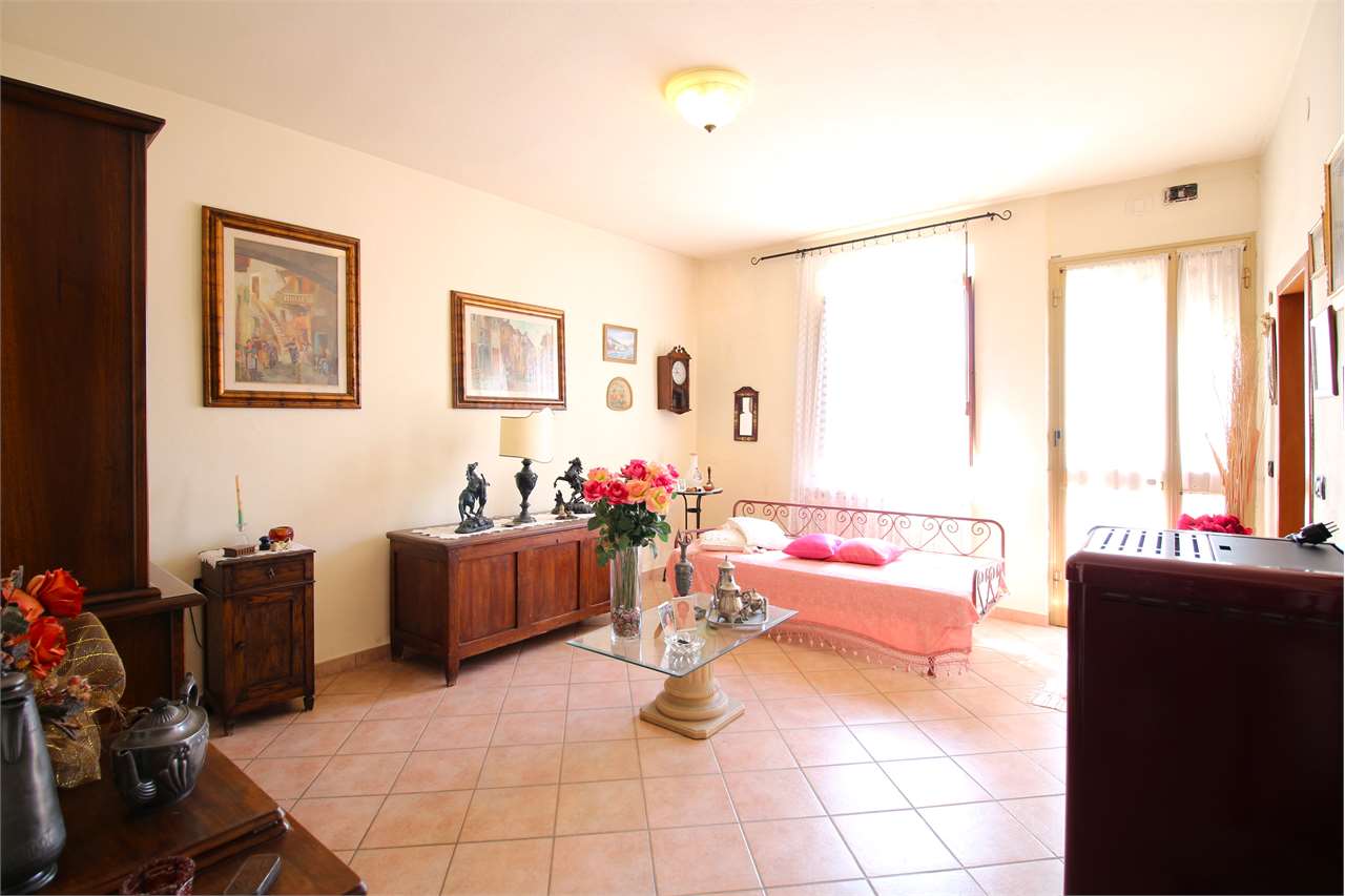 Casa indipendente con giardino, Buti cascine