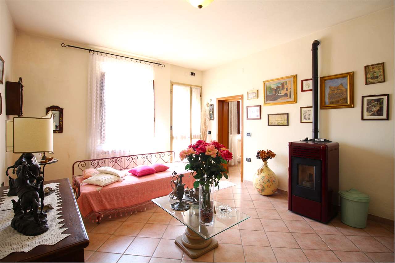 Casa indipendente con giardino, Buti cascine