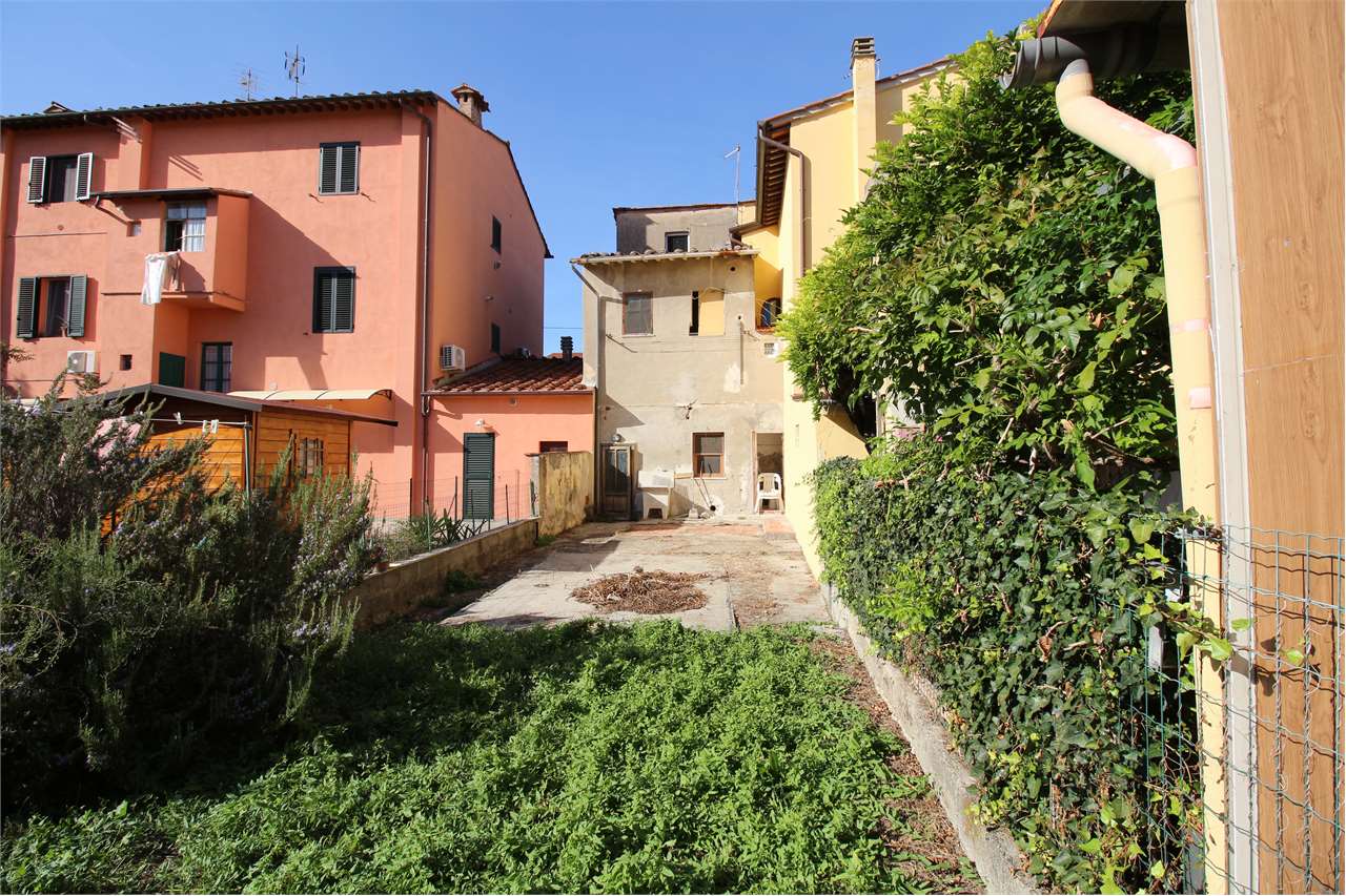 Appartamento con giardino a Bientina