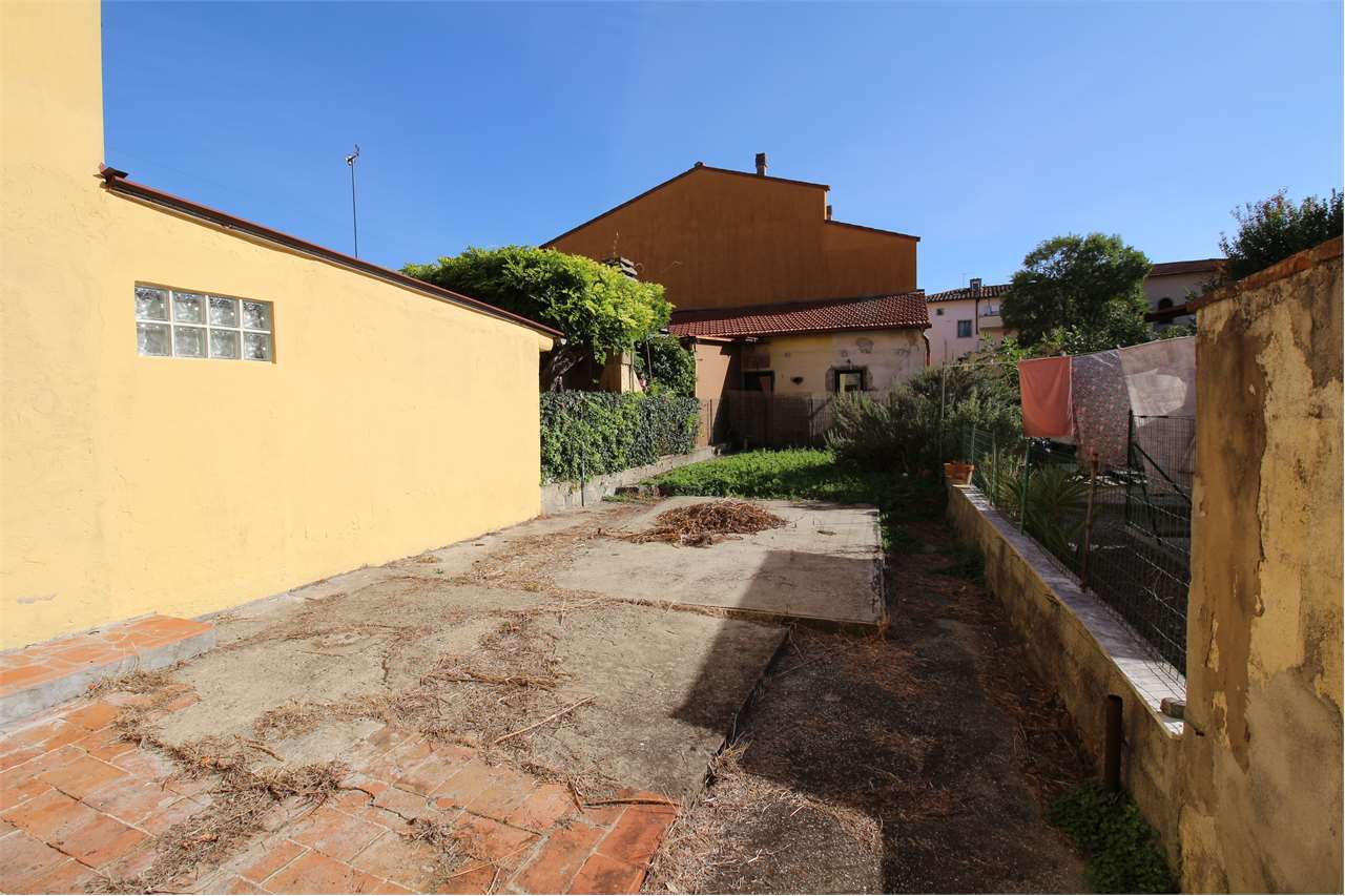 Appartamento con giardino a Bientina