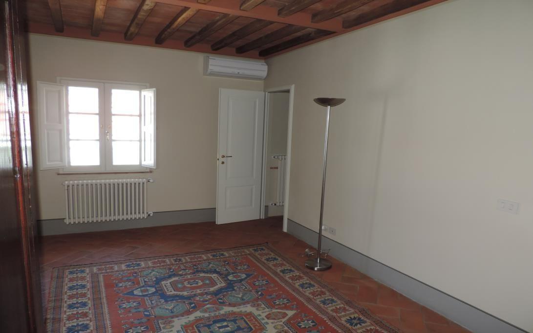 Trilocale arredato in affitto a Cascina