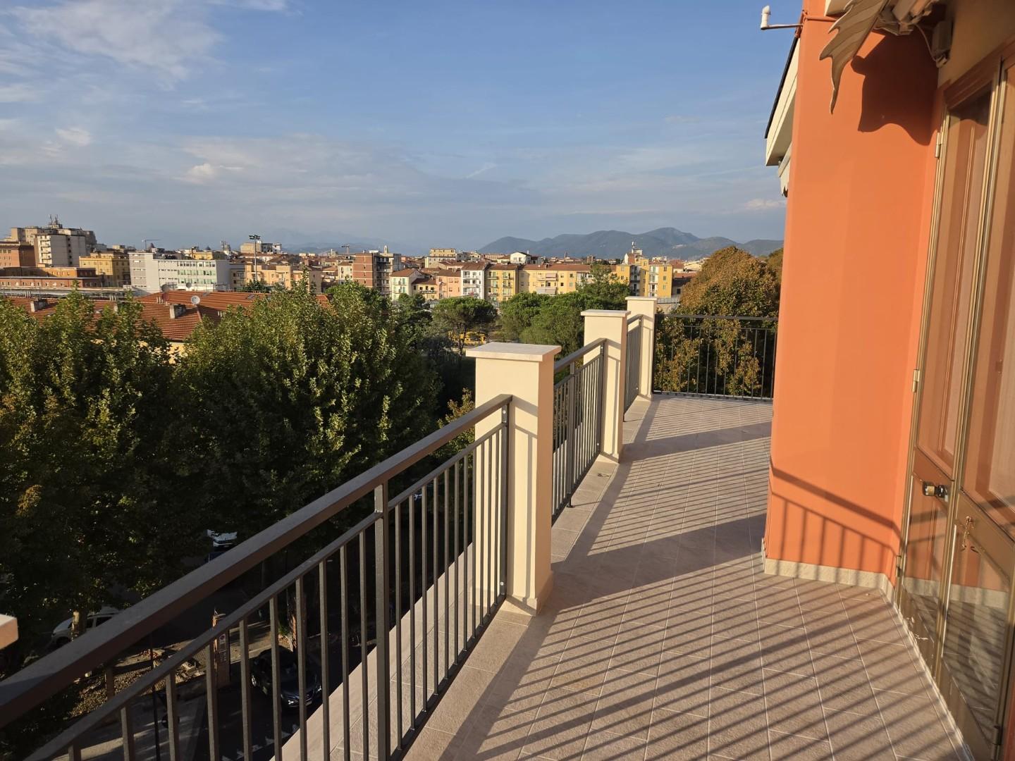 Attico con terrazzo, Pisa san giusto