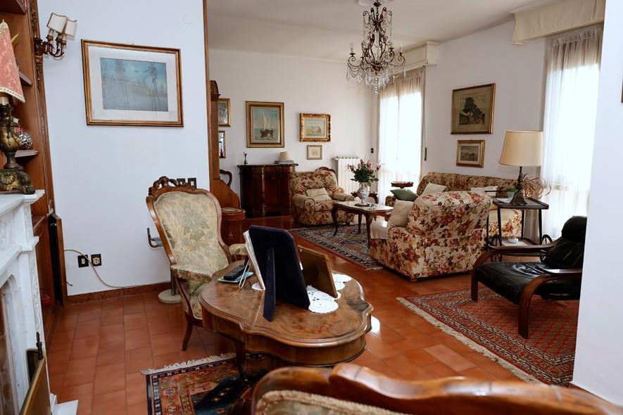 Attico con terrazzo, Pisa san giusto