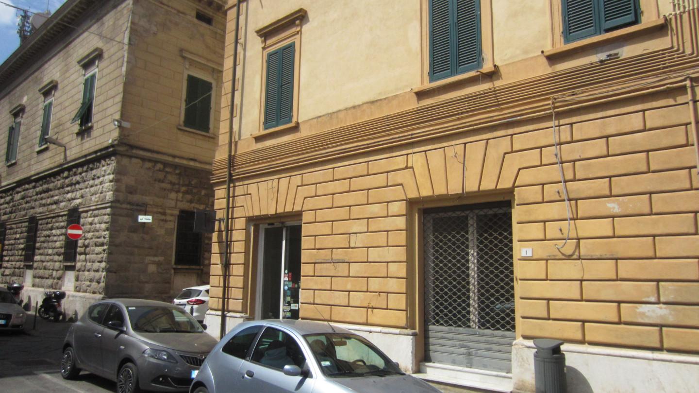 Locale commerciale in affitto, Pisa san francesco