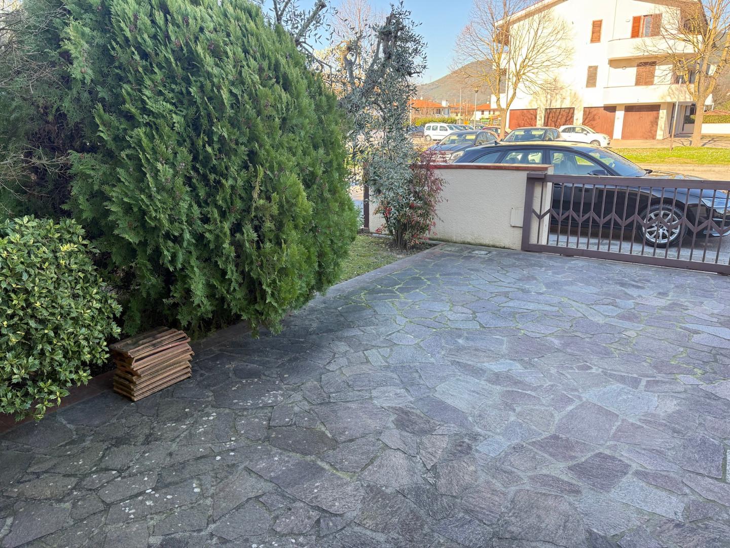 Villa con giardino a Cascina