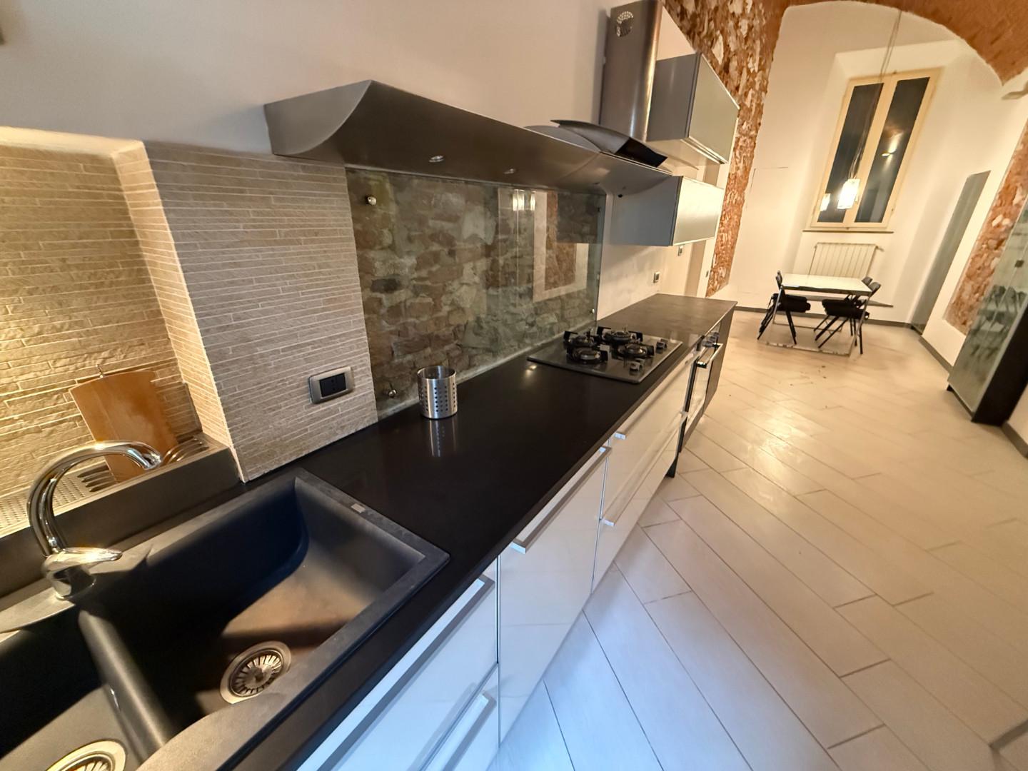 Trilocale arredato in affitto, Pisa lungarni