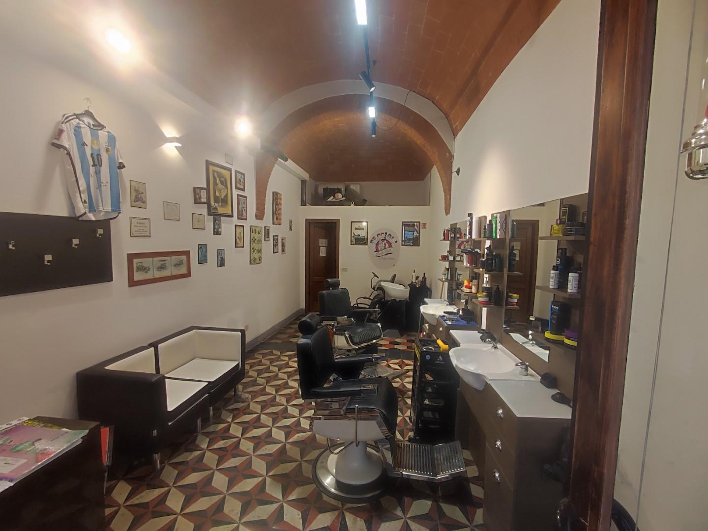 Locale commerciale in affitto a Peccioli
