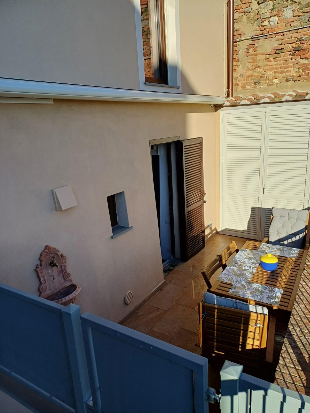 Casa indipendente arredata in affitto a Terricciola