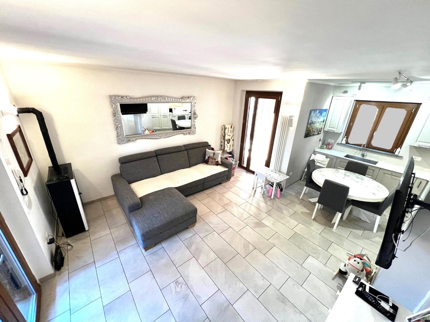 Villa con giardino, Lastra a Signa ginestra fiorentina