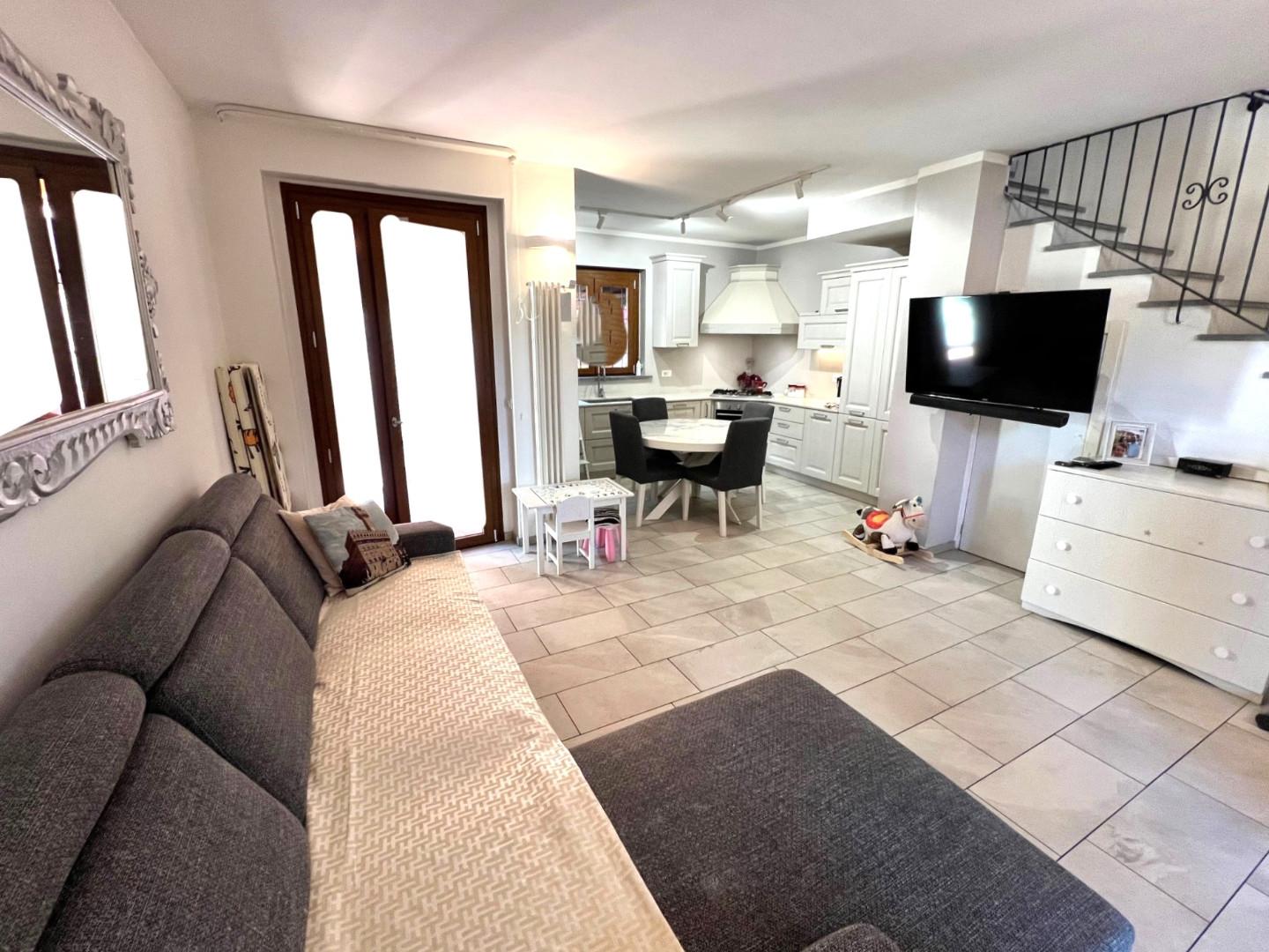 Villa con giardino, Lastra a Signa ginestra fiorentina