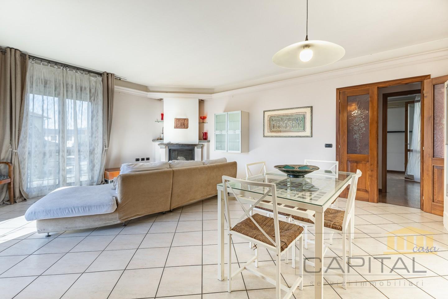 Villa con giardino, Calcinaia oltrarno