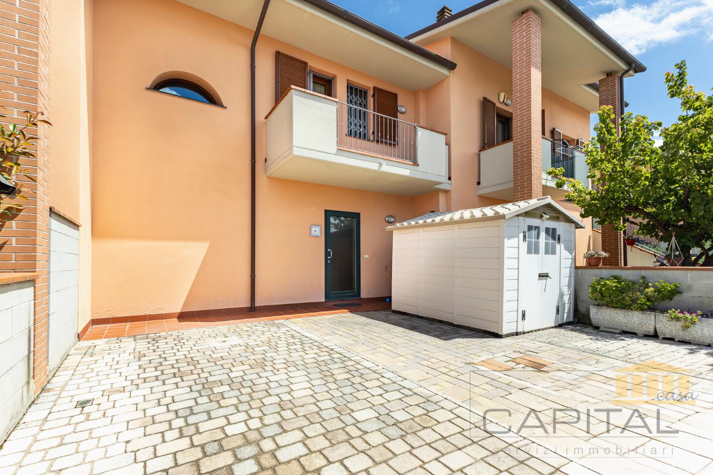 Villa con giardino a Bientina