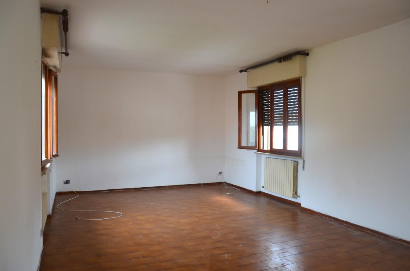 Villa con giardino, Vecchiano migliarino