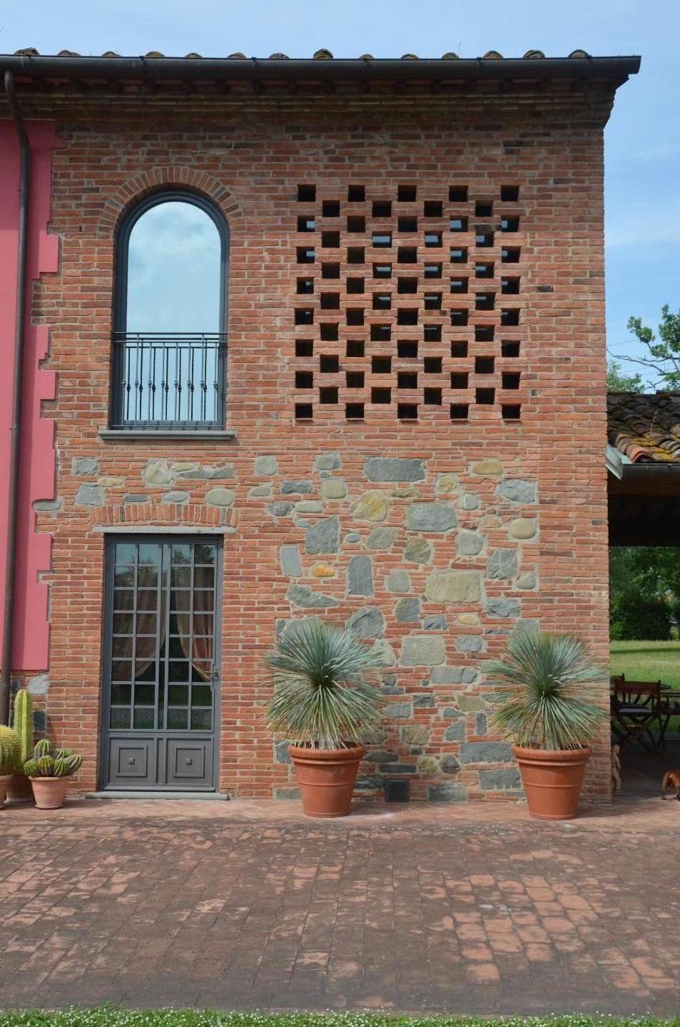 Rustico con giardino a Lucca