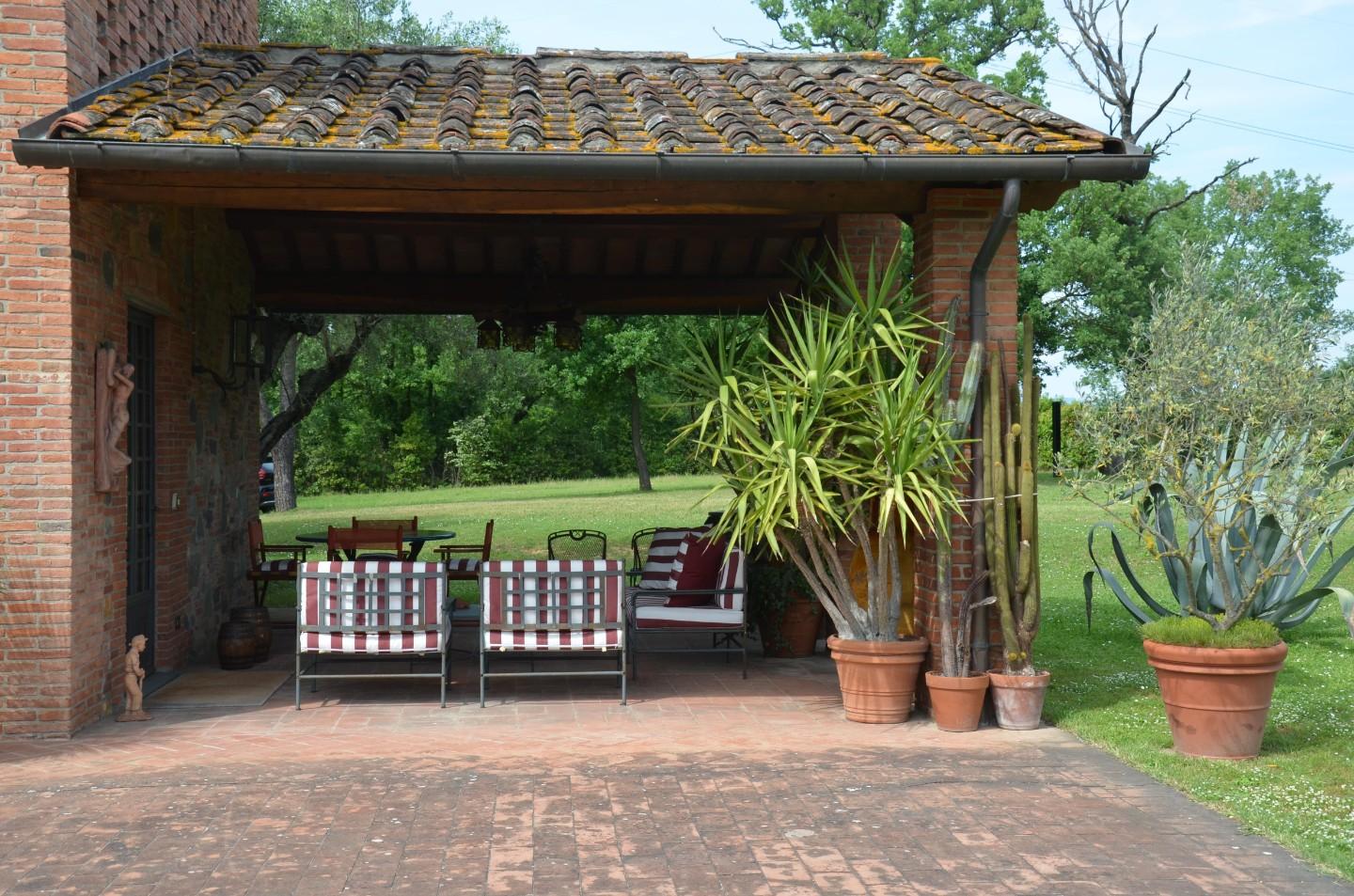 Rustico con giardino a Lucca