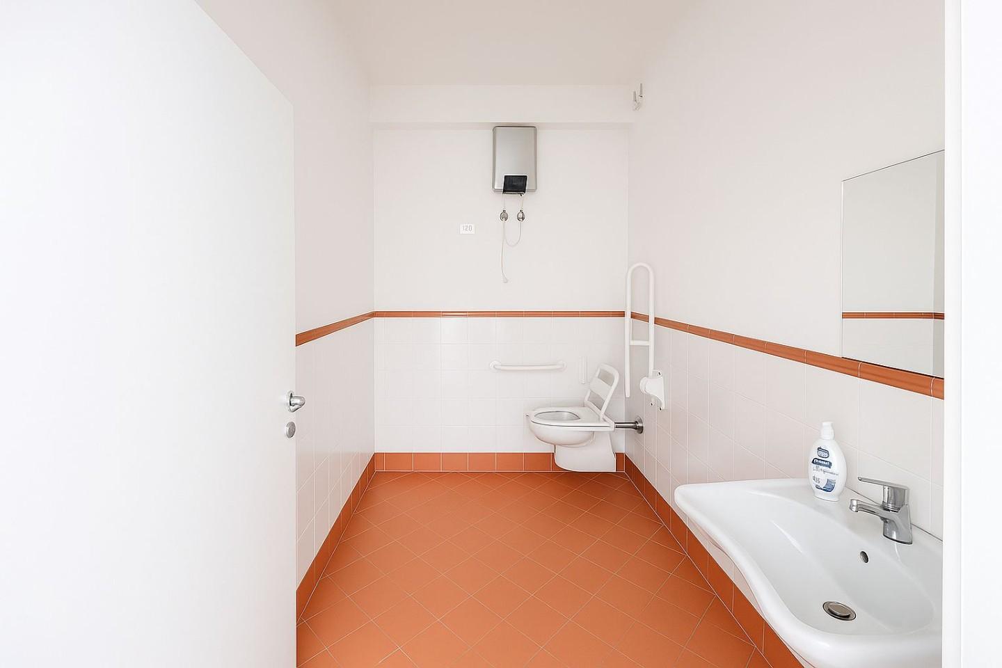 Locale commerciale in affitto a Pontedera