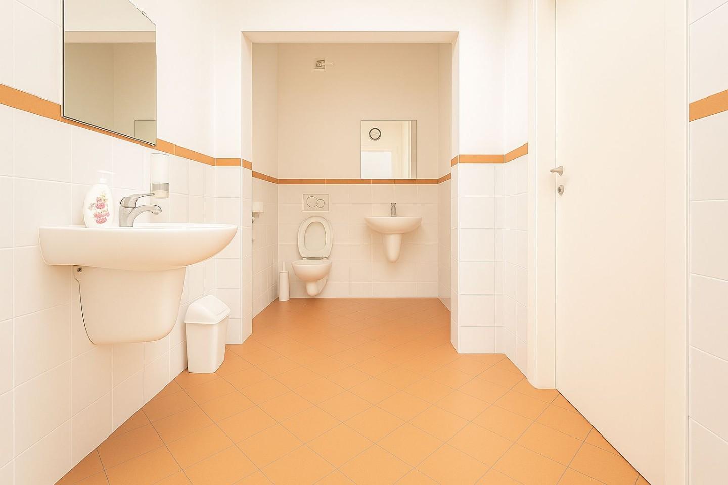 Locale commerciale in affitto a Pontedera