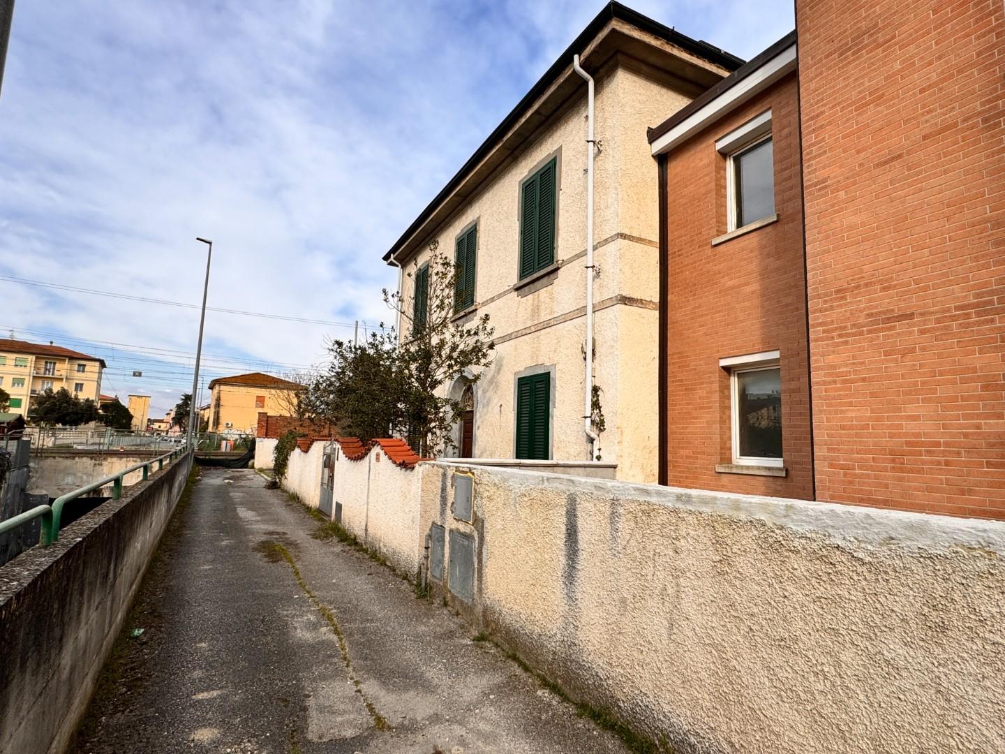 Casa indipendente con giardino a Pontedera