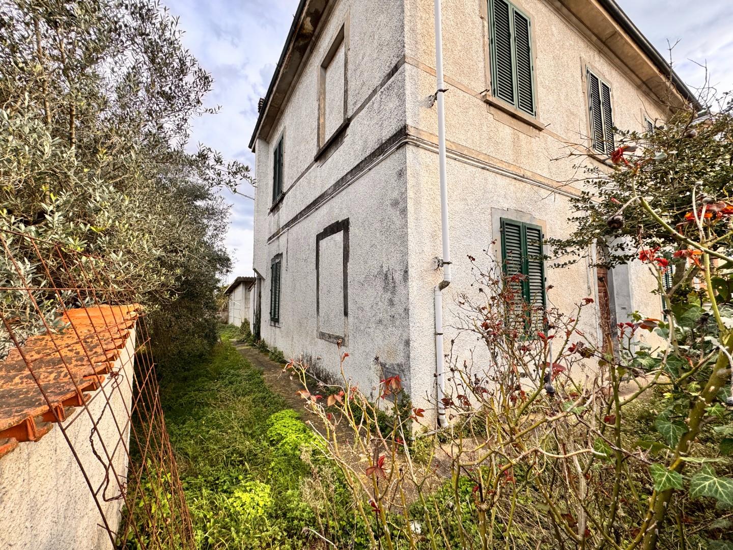 Casa indipendente con giardino a Pontedera