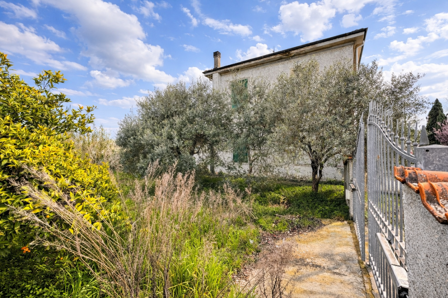 Casa indipendente con giardino a Pontedera