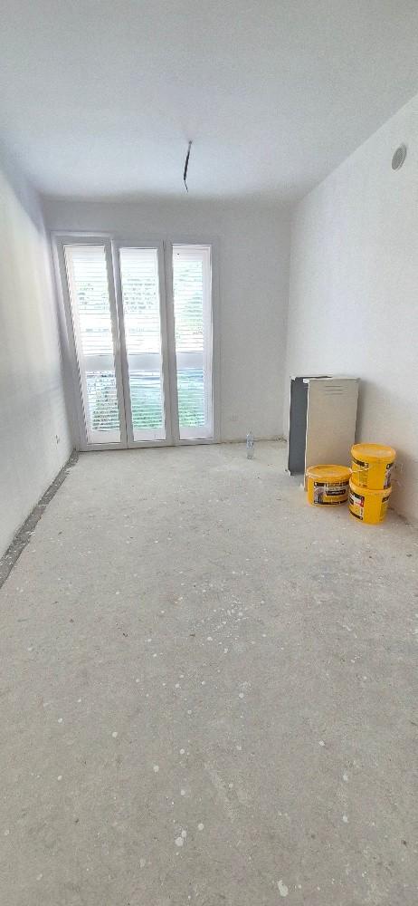 Trilocale con terrazzo a Cascina