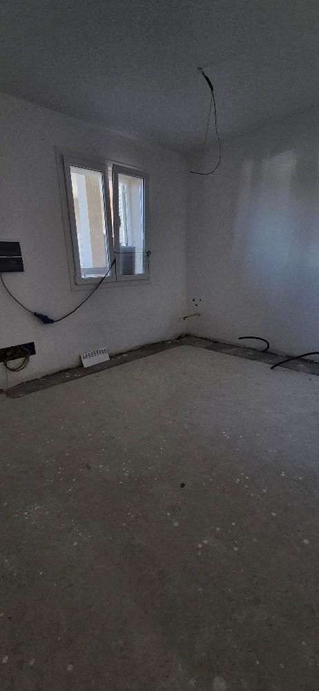 Trilocale con terrazzo a Cascina