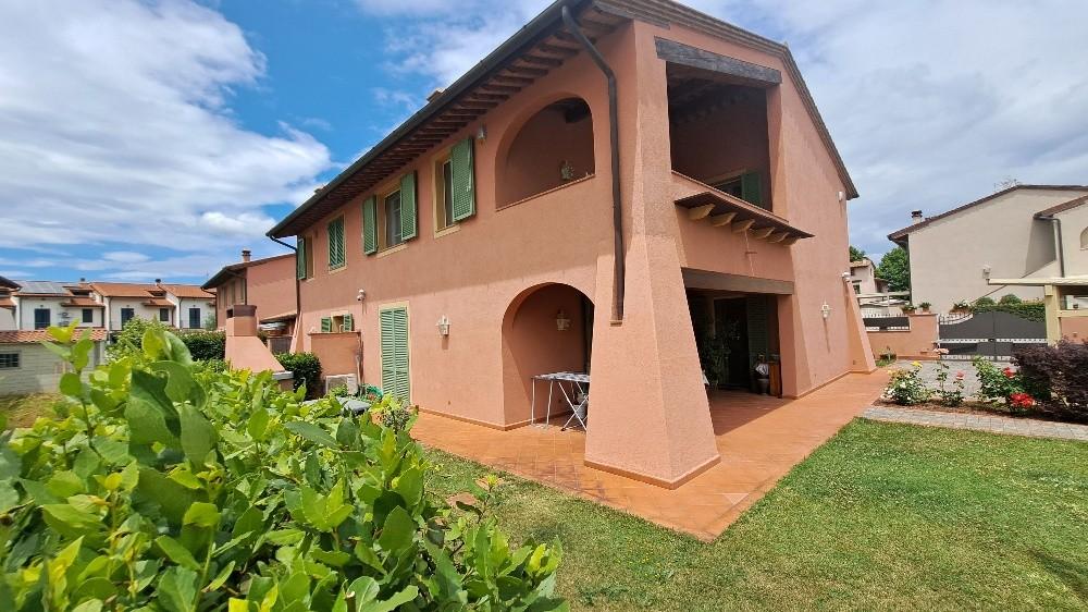 Villa Bifamiliare con giardino, Calcinaia montecchio