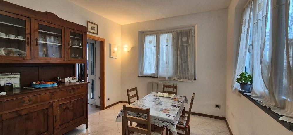 Villa con giardino a Cascina