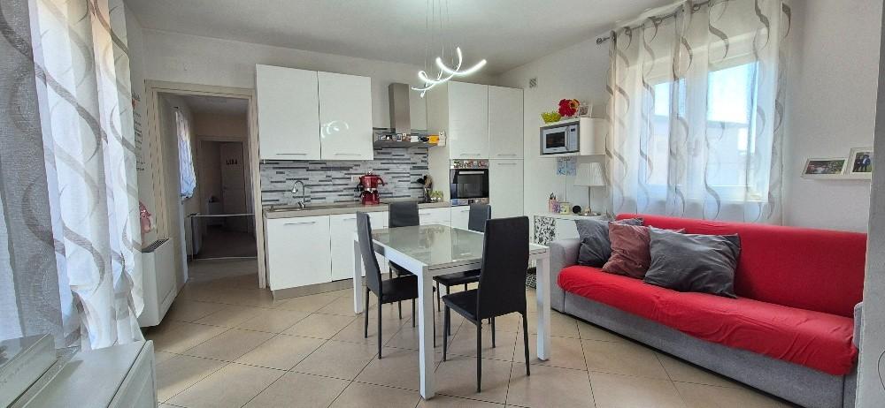 Attico con terrazzo a Cascina