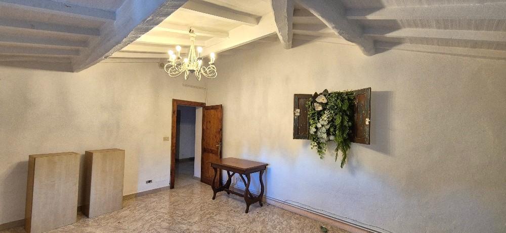 Stabile/Palazzo con giardino a Calci