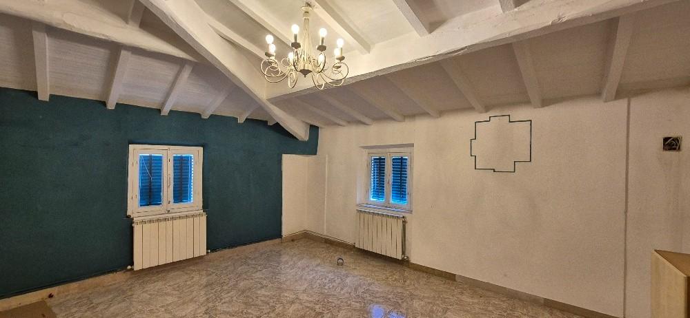 Stabile/Palazzo con giardino a Calci