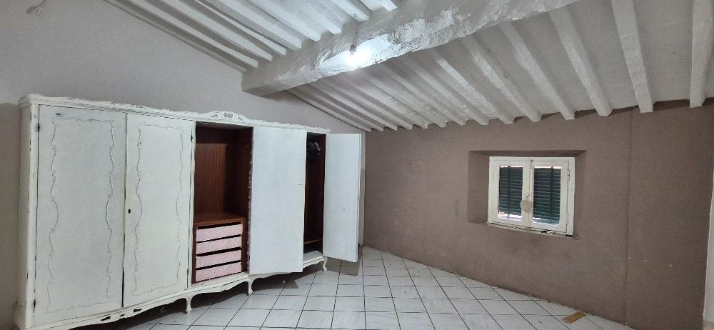 Stabile/Palazzo con giardino a Calci