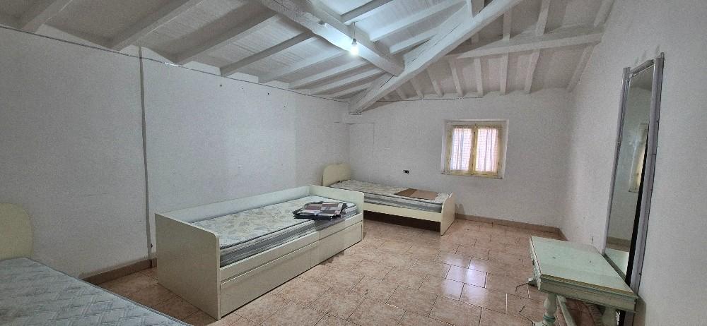 Stabile/Palazzo con giardino a Calci