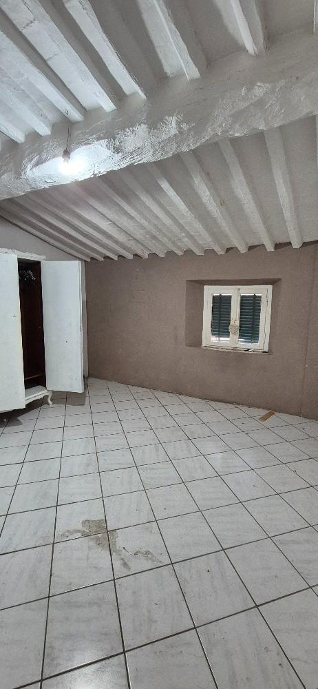 Stabile/Palazzo con giardino a Calci