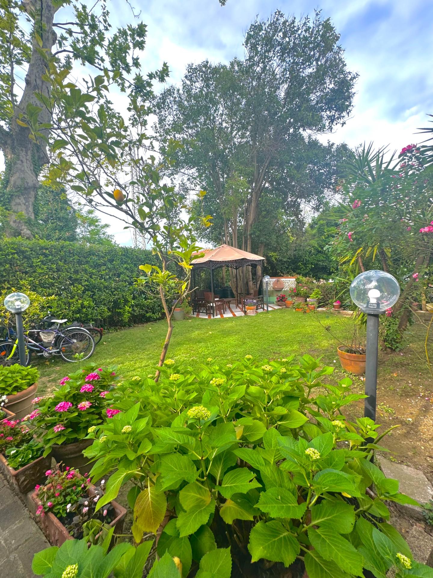 Villa Bifamiliare con giardino, Pisa porta a mare