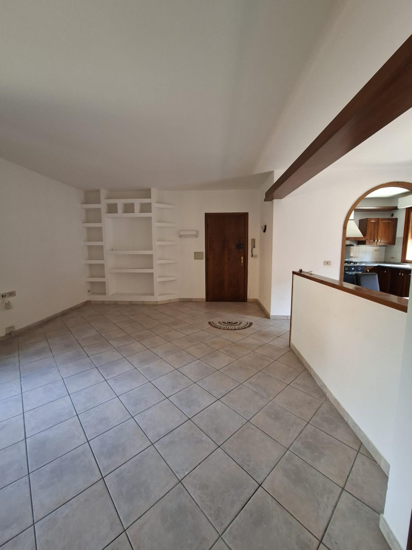 Appartamento con terrazzo a Cascina