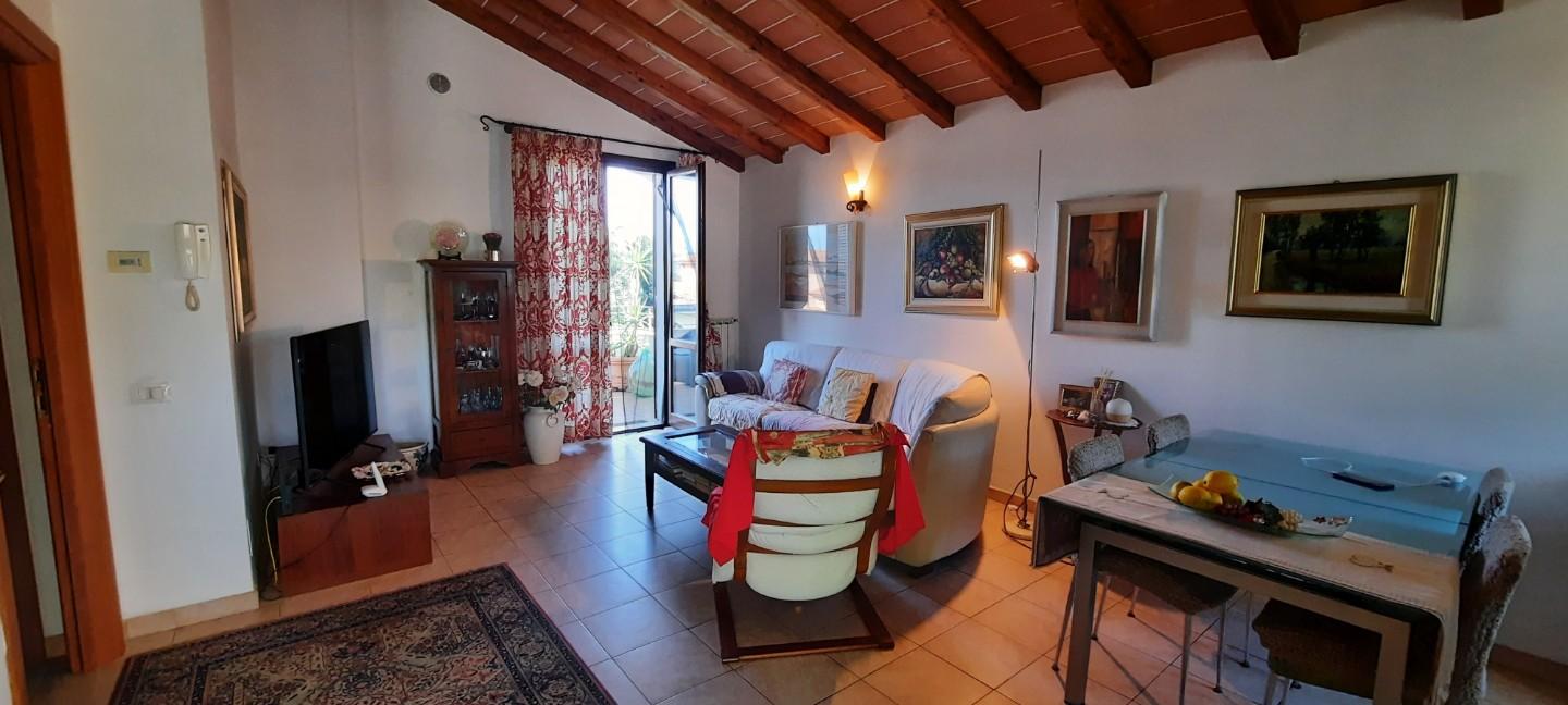 Appartamento con terrazzo a Castelfranco di Sotto