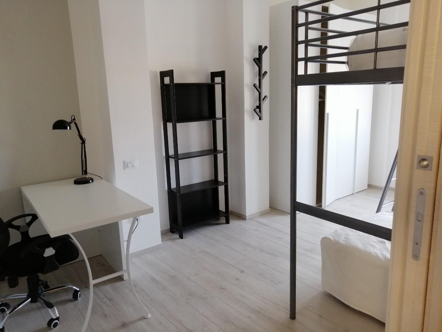 Stanza Singola ristrutturata, Pisa lungarni
